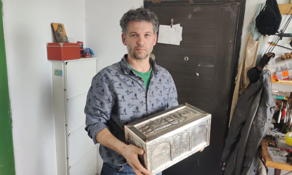 Bogdan Popa, omul care îi dă formă lui Dumnezeu pentru a-l înțelege mai bine. Meșteșug bizantin ținut în viață într-un atelier din Ilfov