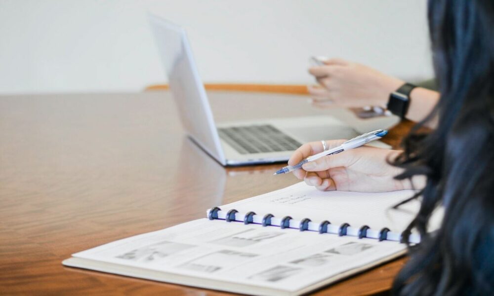 Statistica Zilei: Cifra de afaceri din serviciile de piaţă prestate întreprinderilor a crescut cu 6,5%