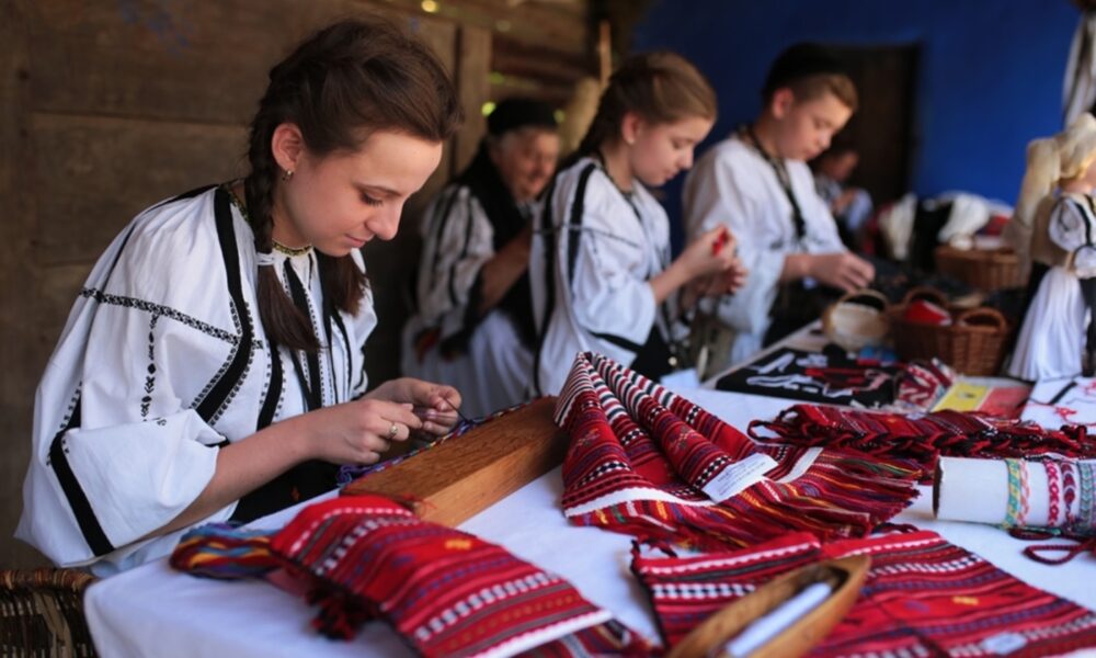 Educație prin meșteșugărit pentru copii. Casa Artelor din Sibiu îi așteaptă cu brațele deschise pe tinerii pasionați
