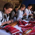 Educație prin meșteșugărit pentru copii. Casa Artelor din Sibiu îi așteaptă cu brațele deschise pe tinerii pasionați
