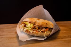 Germanii vor prețuri mai mici la alimente. Un kebab a ajuns să coste 10 euro