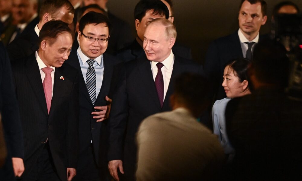 Putin are un motiv întemeiat pentru care vizitează Vietnamul. Acesta vizează direct armele
