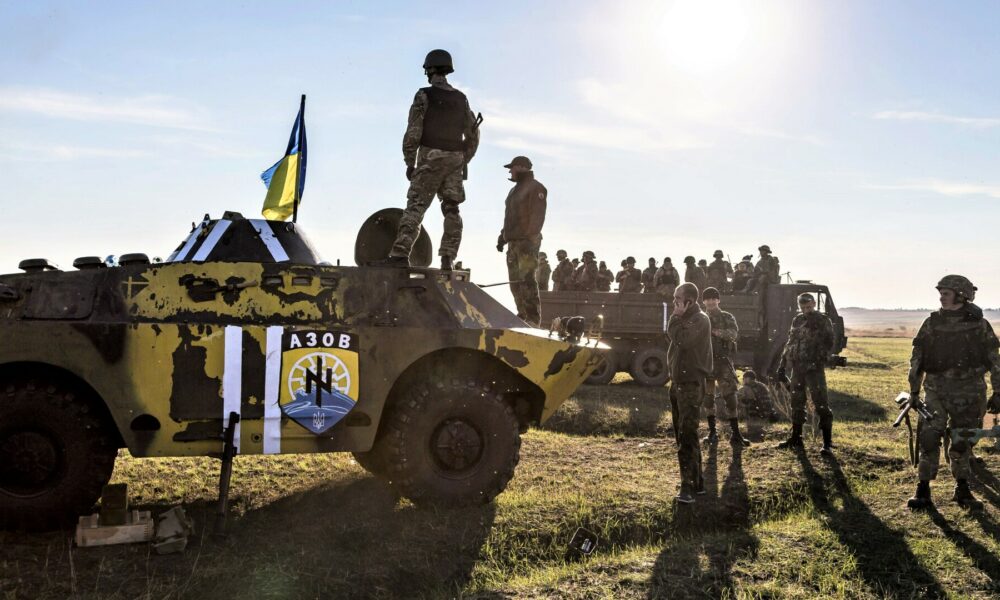 Brigada Azov primește arme americane. Este cunoscută drept unitatea de temut a Ucrainei