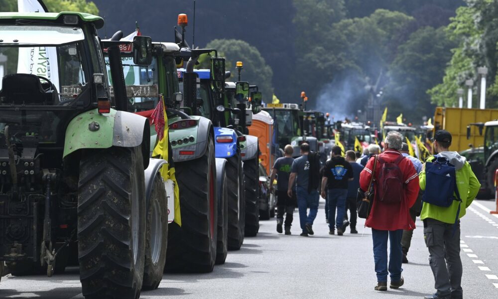 Protest masiv al fermierilor europeni la Bruxelles! Se cere renunțarea la Green Deal