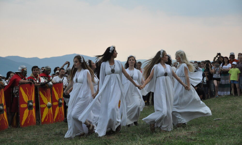 Tradiții și obiceiuri de Sânziene. Ce trebuie să faci pe 24 iunie ca să-ți meargă bine