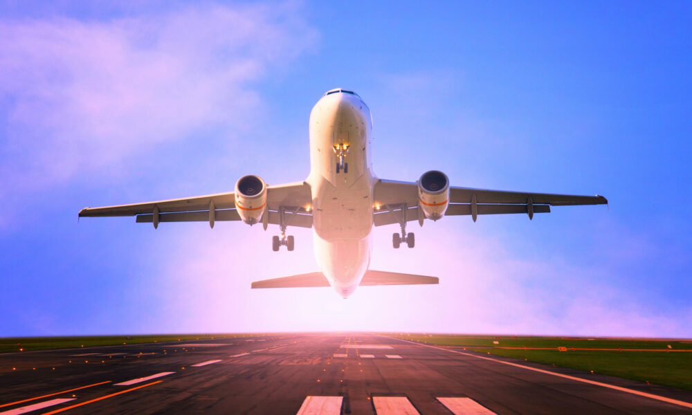 S-au reluat zborurile directe București – New York! După 21 de ani, s-au mai așteptat încă 30 de minute