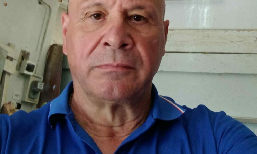 Picătura de business. Domnul Tiberiu, geamgiu meseriaș, azi pune rame tablourilor