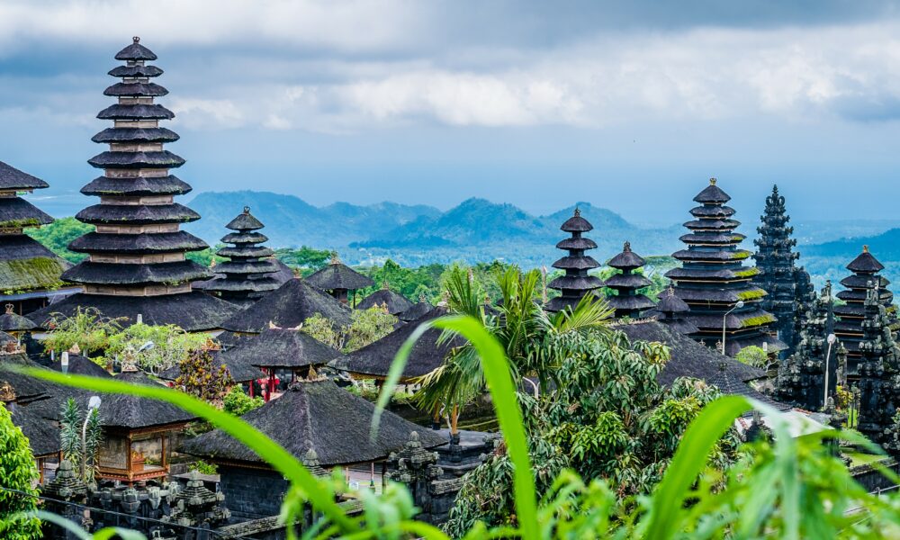O masă selectă. Cât costă să mănânci într-o peșteră din Bali