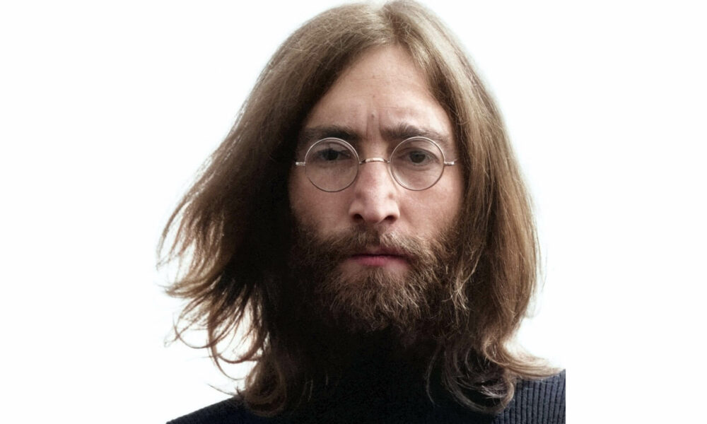 Ochelarii lui John Lennon, scoși la licitație! Prețul pornește de la 3.000 de lire