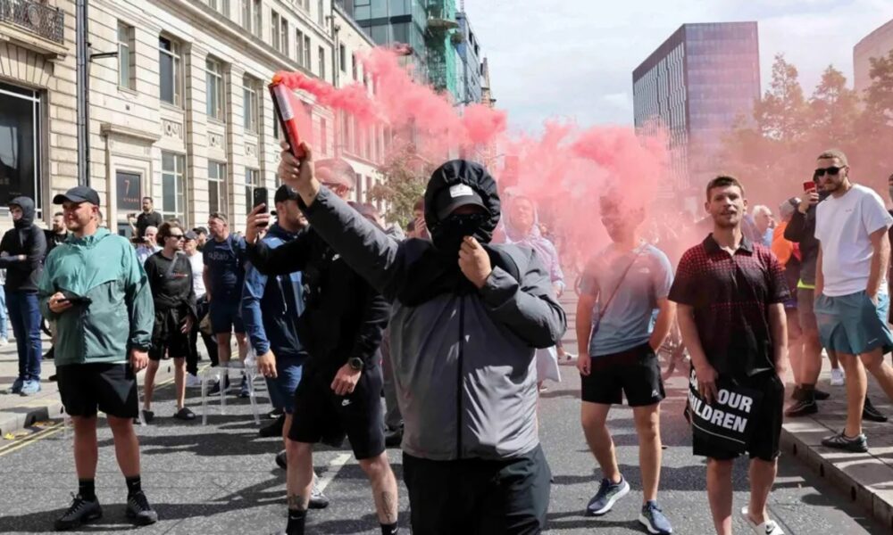 Arestări masive în Marea Britanie. Guvernul de la Londra ia măsuri dure