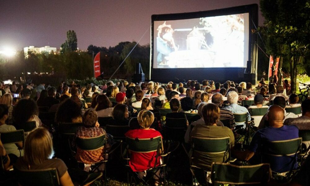 Hai la cinema sub stele. Unde pot fi văzute filme în aer liber în București