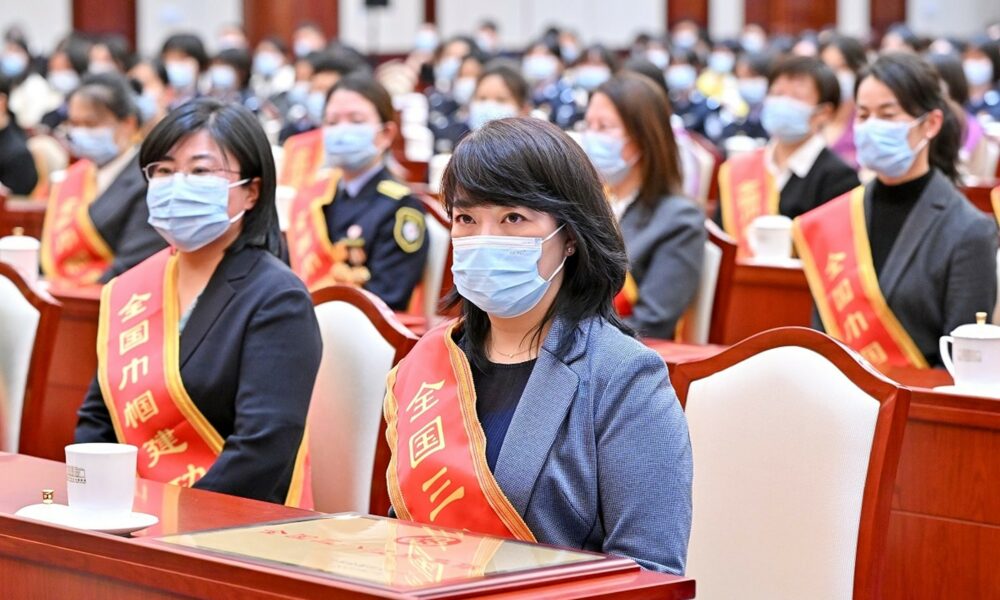 Femeile din China absolvă studiile superioare, dar degeaba. Cât de greu își găsesc acestea un job bine plătit