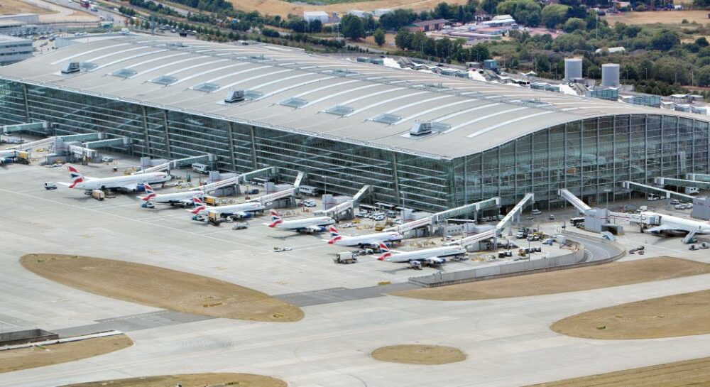 Record de pasageri pe Heathrow. Autoritățile vor să construiască o a treia pistă
