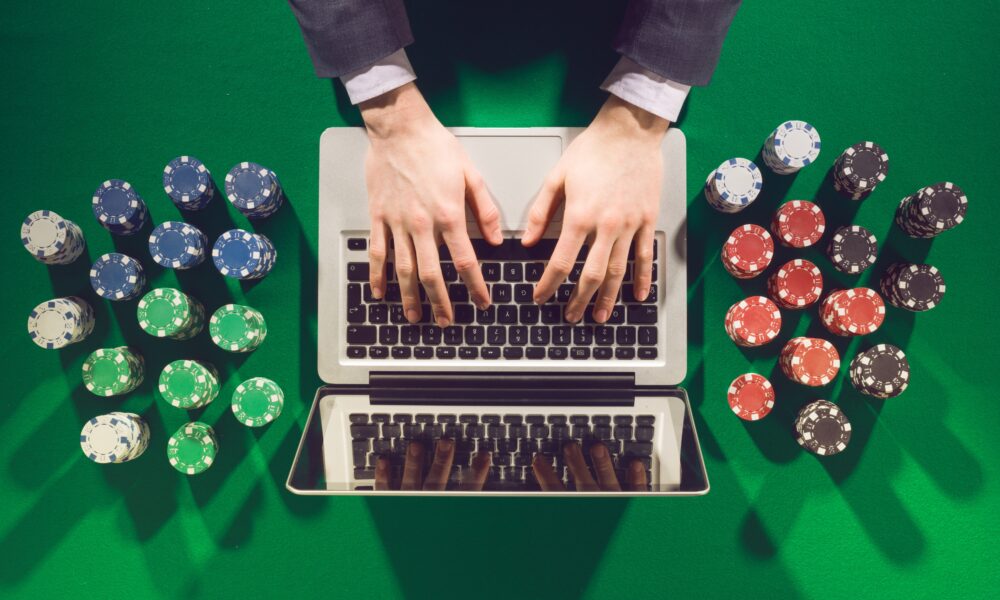 Care industrie generează mai multe oportunități de muncă: cazinourile online sau agențiile de pariuri sportive?