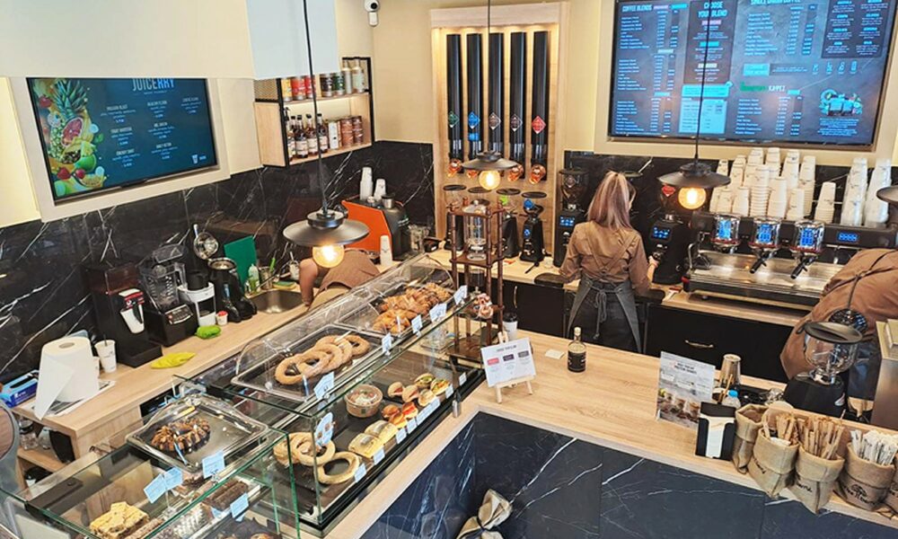 Cel mai mare lanț de cafenele din Grecia intră și pe piața din România