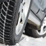 Șoferii iau cu asalt vulcanizările pentru cauciucuri de iarnă. Se formează cozi de sute de metri. Chiar și noaptea