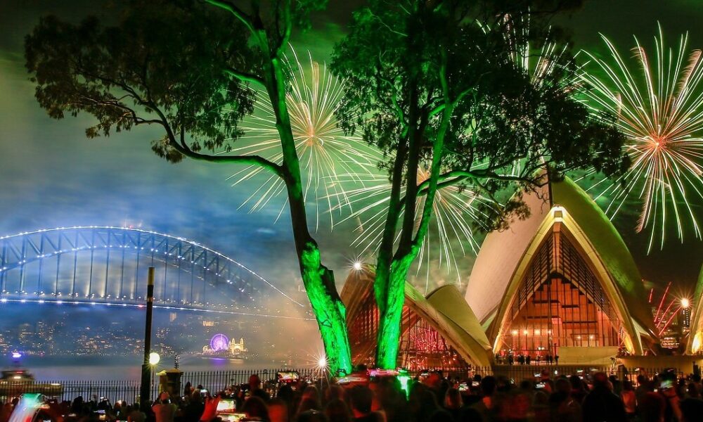 Spectacol de artificii impresionant la Sydney. Au fost folosite 9 tone de materiale pirotehnice