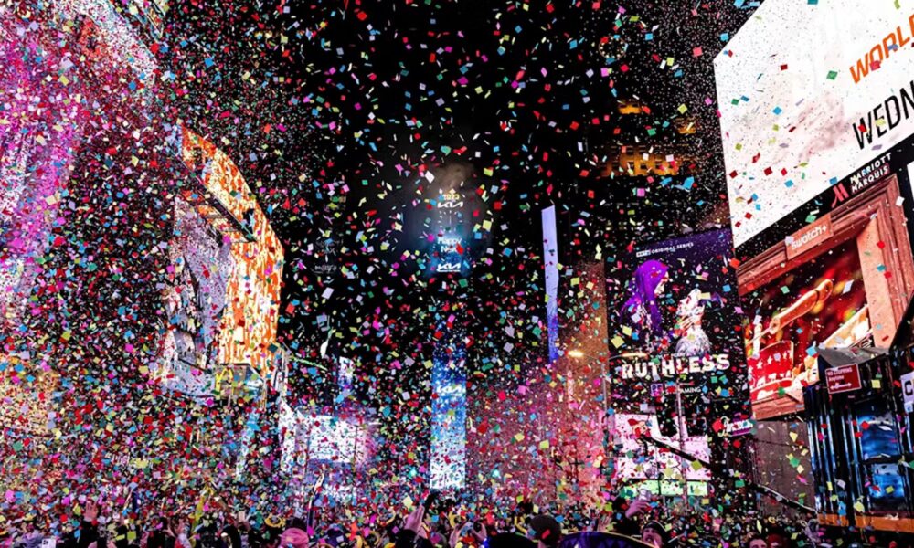 Locuri VIP de Anul Nou. Cât costă un bilet pentru a admira mingea din Times Square, dar nu din mulțime