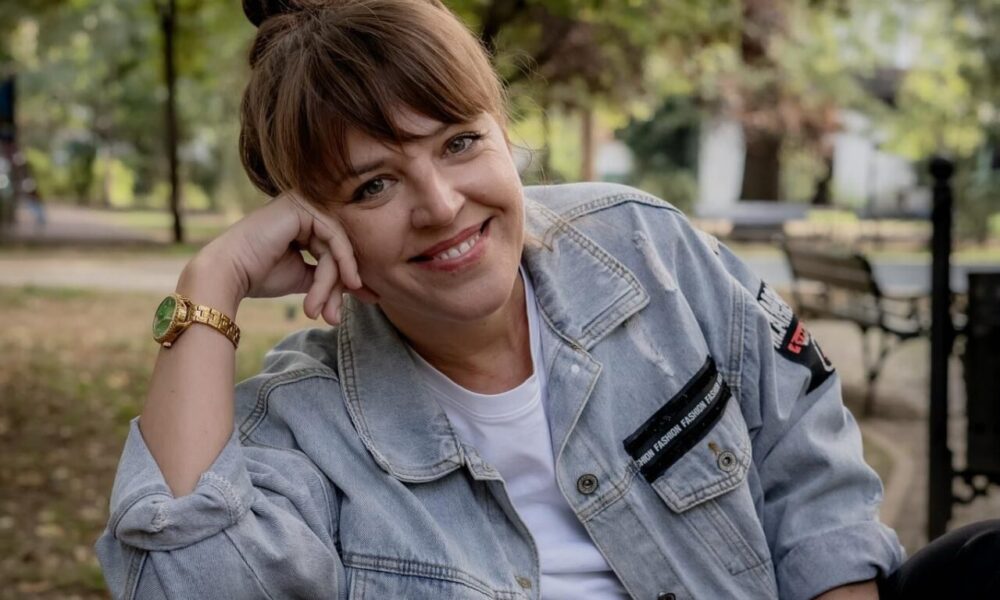 Interviu cu un scriitor la debut. Sarina Oprea: „Scrisul este o evadare, dar și un act de curaj”