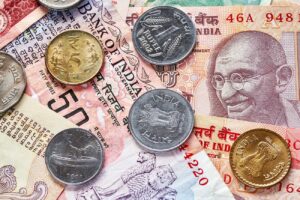 Moneda Indiei atinge un minim record. Puterea dolarului continuă să persiste