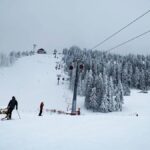 Stațiunea montană care atrage tot mai mulți turiști români. Telegondola costă doar 10 lei