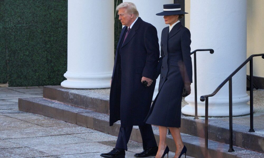 Cât a costat paltonul Melaniei Trump de la învestirea soțului?