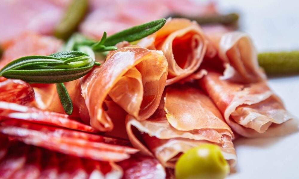 Interdicție pe piața britanică. Statul oprește importul de jambon din Germania