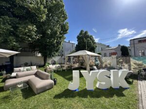 În luna mai, compania JYSK din România a lansat o nouă colecția de mobilier și accesorii de grădină destinată sezonului cald. (sursă foto: arhiva companiei)