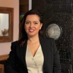 Nicoleta Mioara Olteanu, fondatoarea Art & Craft, prezentă pe scena Capital, a primit pentru realizările sale „Premiu pentru promovarea tradițiilor și identității românești”. (sursă foto: arhiva companiei)