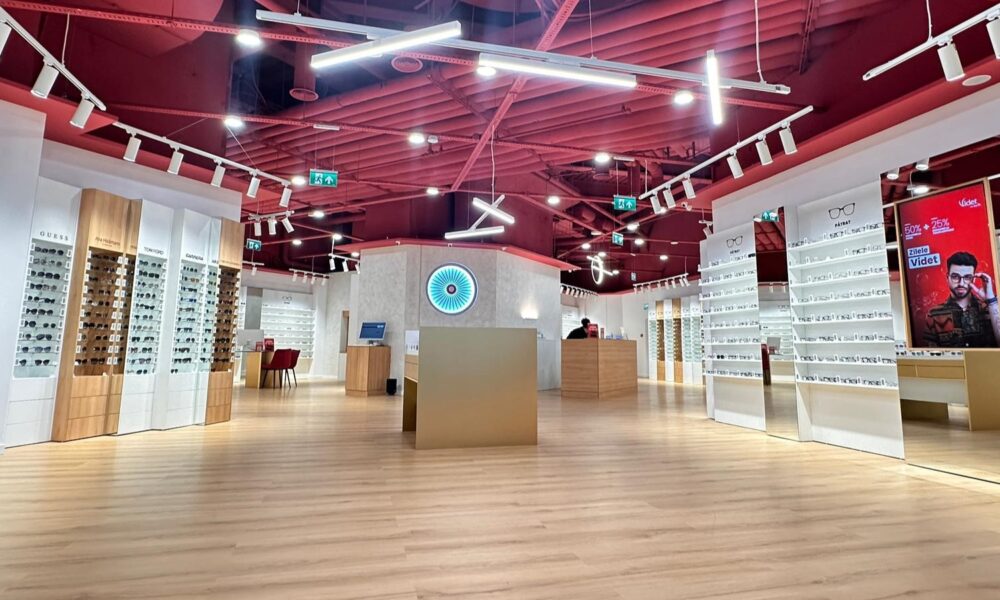 Piața de optică este pe plus. La Iași a fost inaugurat cel mai mare showroom din Moldova